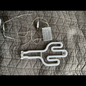 🦋HOME DECORE 3 FOR $20🦋 Cactus neon light